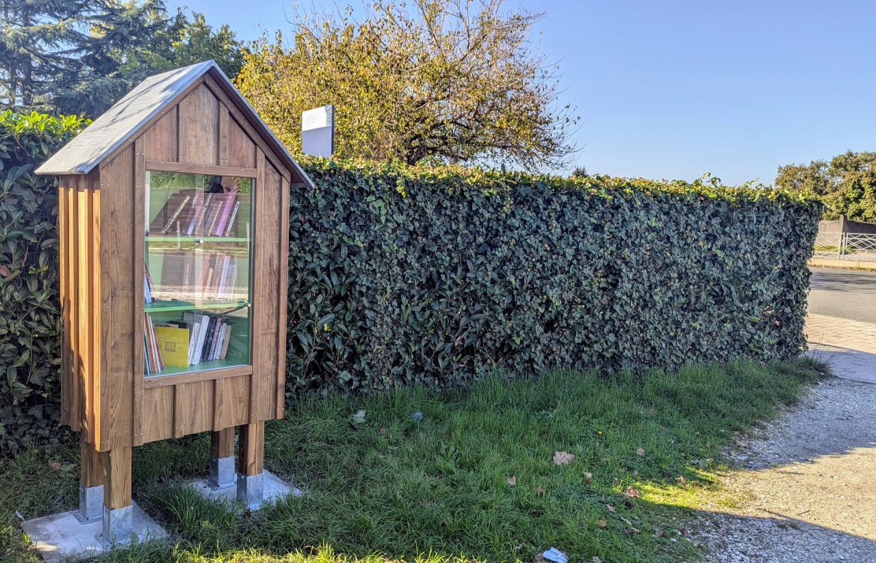 Boîte à livres Corbiac.jpg